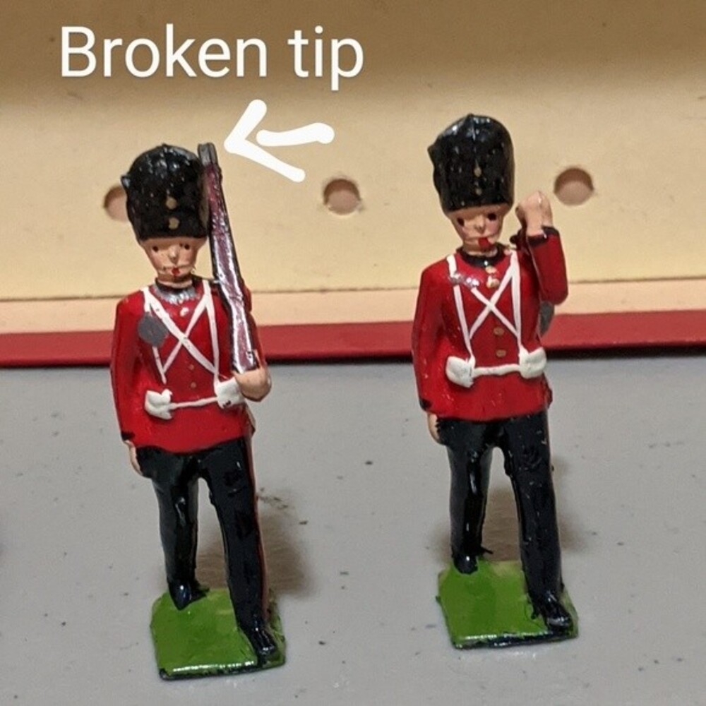 Miniatures the Royal Welsh fusiliers 6 soldiers and goat mascot in box - Picture 8 of 12
